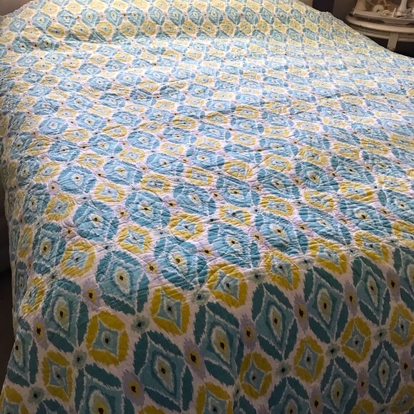 Quilted Bed Cover Spread - Picture 4 of 13